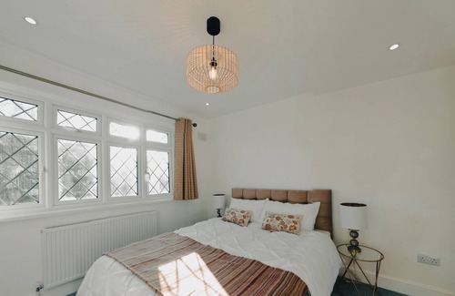 Merton House | South London's Hidden Gem | 3 Bedroom Guest House