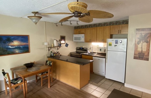 Kihei Condo | South Maui, Condo in Kihei, Great Location - Top Floor, Quiet And Private!