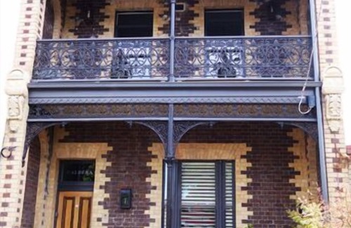 South Melbourne House | South Melbourne Terrace on Emerald Hill Luxe accommodation,parking walk to CBD