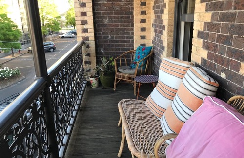 South Melbourne House | South Melbourne Terrace on Emerald Hill Luxe accommodation,parking walk to CBD