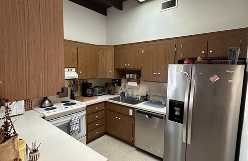Ludlam House | South Miami Oasis with lake views! Short drive to beach!