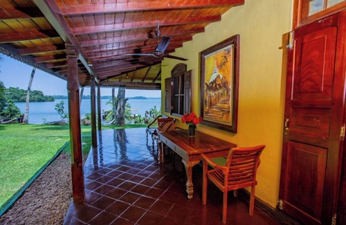Kathaluwa Cottage | South Point Cottage- 3 bedroom stunning lake front property. Ideal for family.