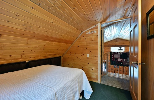 Cable Cabin | South Ridge Retreat near Mt. Telemark