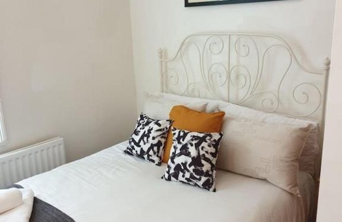 South Shields Apartment | South Shield's Hidden Gem Garnet 3 Bedroom Apartme