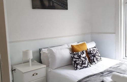 South Shields Apartment | South Shield's Hidden Gem Garnet 3 Bedroom Apartme