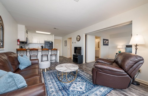 Lake Hamilton Condo | South Shore 1 BDRM! Mini-golf/Gameroom/Hot Tub, 2 Pools, Pickle ball & More!
