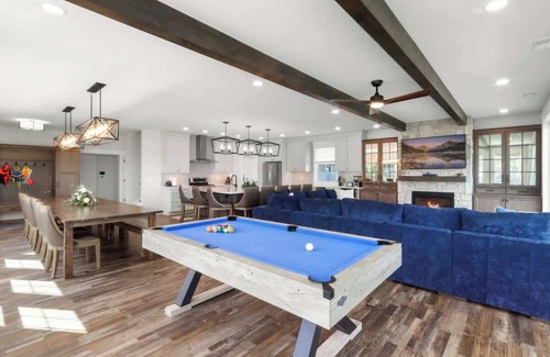 Delavan Lake House | South Shore Retreat: Luxury Lake House - Hot Tub