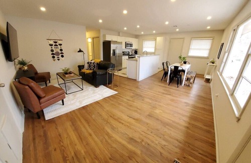 Wichita House | South Side Chic 3Br 1Ba 10mn to McConnell Spirit