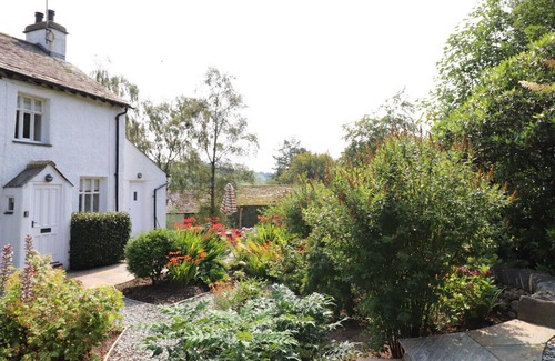 Troutbeck Cottage | SOUTH STONETHWAITE COTTAGE, romantic, with open fire in Windermere