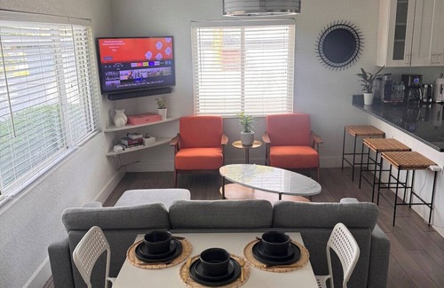 North Hyde Park House | South Tampa Home | Central, Pet-Friendly & Comfy