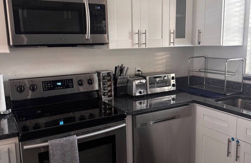 North Hyde Park House | South Tampa Home | Central, Pet-Friendly & Comfy