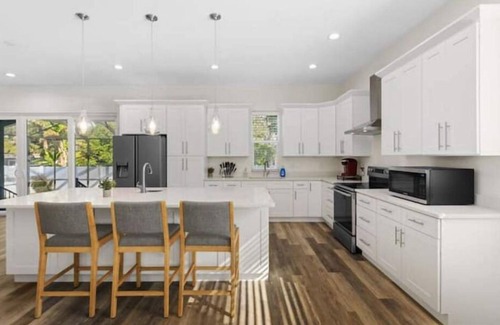Sun Bay South House | South Tampa Luxurious Getaway
