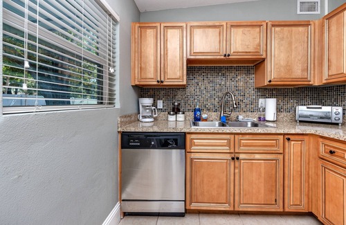 North Hyde Park House | South Tampa Retreat| Ideal Location | Pet Friendly