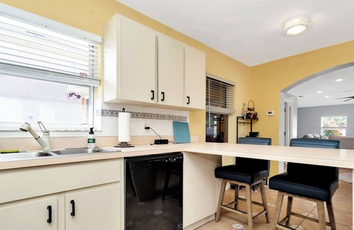 Virginia Park House | South Tampa Retreat | Pool and Fully Fenced Yard