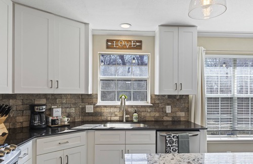 South Tulsa House | South Tulsa Gem: 3 bed/2.5 bath with firepit