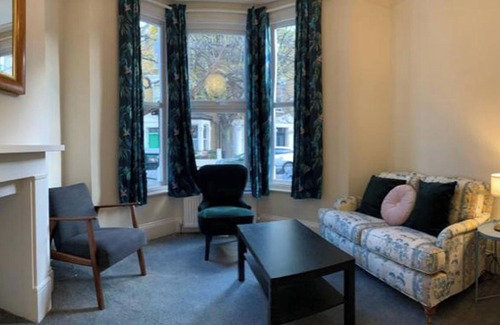 Vauxhall House | South West London 5-Bed Terrace House, Sleeps 14