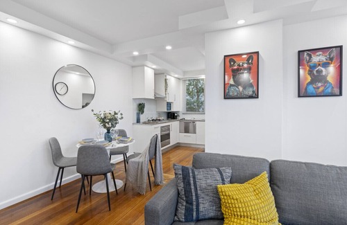 South Yarra Apartment | South Yarra Sleek: Urban Pad