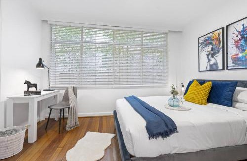 South Yarra Apartment | South Yarra Sleek: Urban Pad