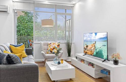 South Yarra Apartment | South Yarra Sleek: Urban Pad