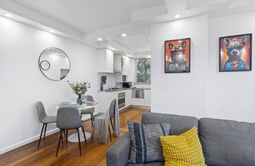 South Yarra Apartment | South Yarra Sleek: Urban Pad
