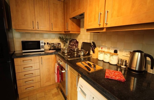 Southampton City Centre Apartment | Southampton Central Apartments | King size bed