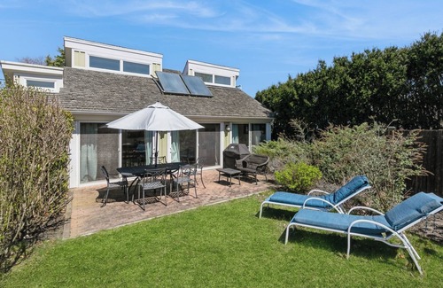 Town of Southampton Cottage | Southampton cozy cottage by the beach