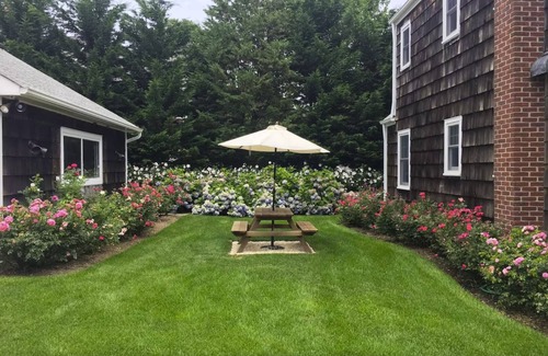 Village of Southampton House | Southampton Star Host, 2wk min. Msg 4 dtlsnFall, Wntr, US Open, and Summer 2026