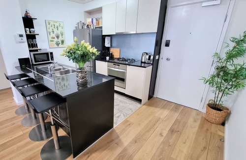 Southbank Apartment | Southbank Apartment with Large Courtyard-pool, tennis, BBQ and the best location