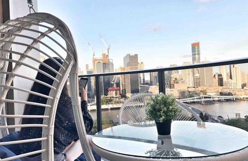 South Brisbane Apartment | Southbank exceptional View with huge balcony High Lvl Suite style APT
