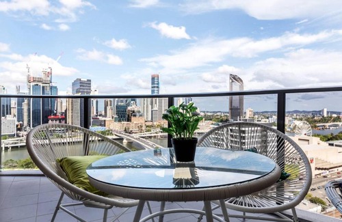 South Brisbane Apartment | Southbank exceptional View with huge balcony High Lvl Suite style APT