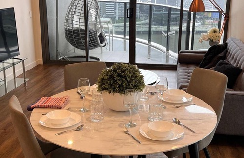 South Brisbane Apartment | Southbank exceptional View with huge balcony High Lvl Suite style APT