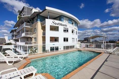 South Brisbane Apartment | Southbank Modern Luxe Apartment