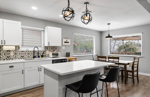 Franklin Park House | Southeast ATX Gem - 3/2 House Large Yard {NEW!}