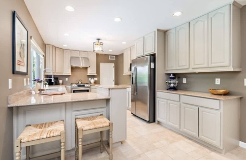 Southside House | Southern Breeze - Renovated Mid-Century Oasis Near Intracoastal