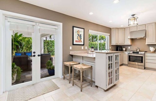 Southside House | Southern Breeze - Renovated Mid-Century Oasis Near Intracoastal