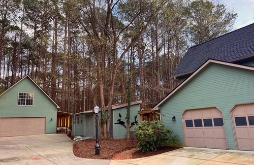 Peachtree City House | Southern Charm in Peachtree City Georgia FULLY FURNISHED and GOLF CART INCLUDED