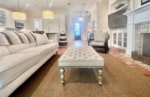 Palmetto Bluff Cottage | Southern Charm!! Lovely Tennis Cottage Includes Golf Cart and Bikes!!