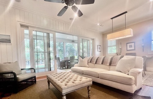 Palmetto Bluff Cottage | Southern Charm!! Lovely Tennis Cottage Includes Golf Cart and Bikes!!