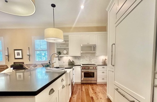 Palmetto Bluff Cottage | Southern Charm!! Lovely Tennis Cottage Includes Golf Cart and Bikes!!