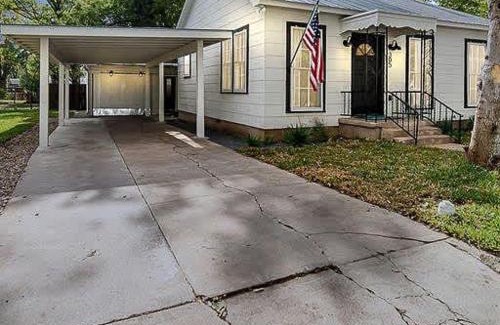 Fredericksburg House | Southern Charm - Near Main With Hot Tub