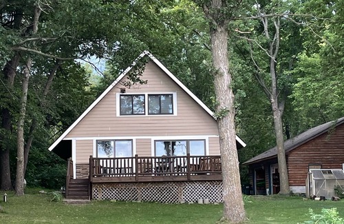 Sunburg House | Southern Charm on a Northern Lake