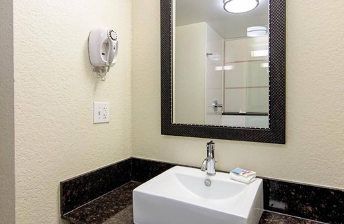 Locust Grove Hotel | Southern Charm: Pets Allowed, Parking! Short Drive to Sky Zone Trampoline Park