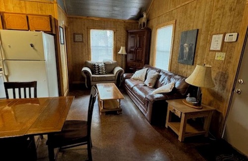 Sardis Cabin | Southern Charm Sardis cabin 2-bedrooms with A/C, WiFi, and satellite TV