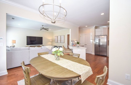 Auburn - Opelika Condo | Southern Charmer in Auburn, condo sleeps 8! Comes w/gameday parking pass!