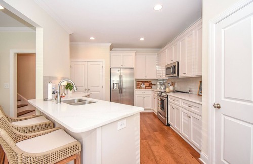 Auburn - Opelika Condo | Southern Charmer in Auburn, condo sleeps 8! Comes w/gameday parking pass!