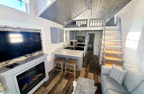 Gatlinburg - Pigeon Forge Cottage | Southern Comfort: 1 BR, 1 BA Cottage in Sevierville, Sleeps 6