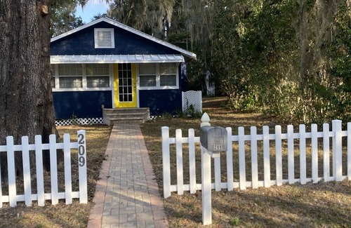 Inverness House | Southern Comfort 2-BR Cottage-Downtown Inverness