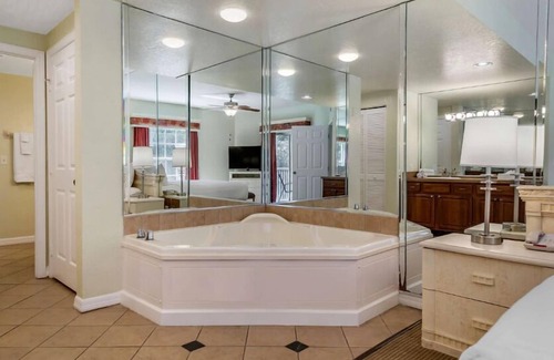 West Kissimmee Hotel | Southern Comfort in Celebration! Full Kitchen, Outdoor Pool, Free Shuttle!