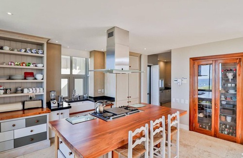 Sandbaai Villa | Southern Comfort Villa | Elegant Seafront Escape | Pool & Cliff Path Access
