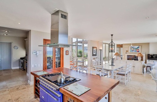 Sandbaai Villa | Southern Comfort Villa | Elegant Seafront Escape | Pool & Cliff Path Access